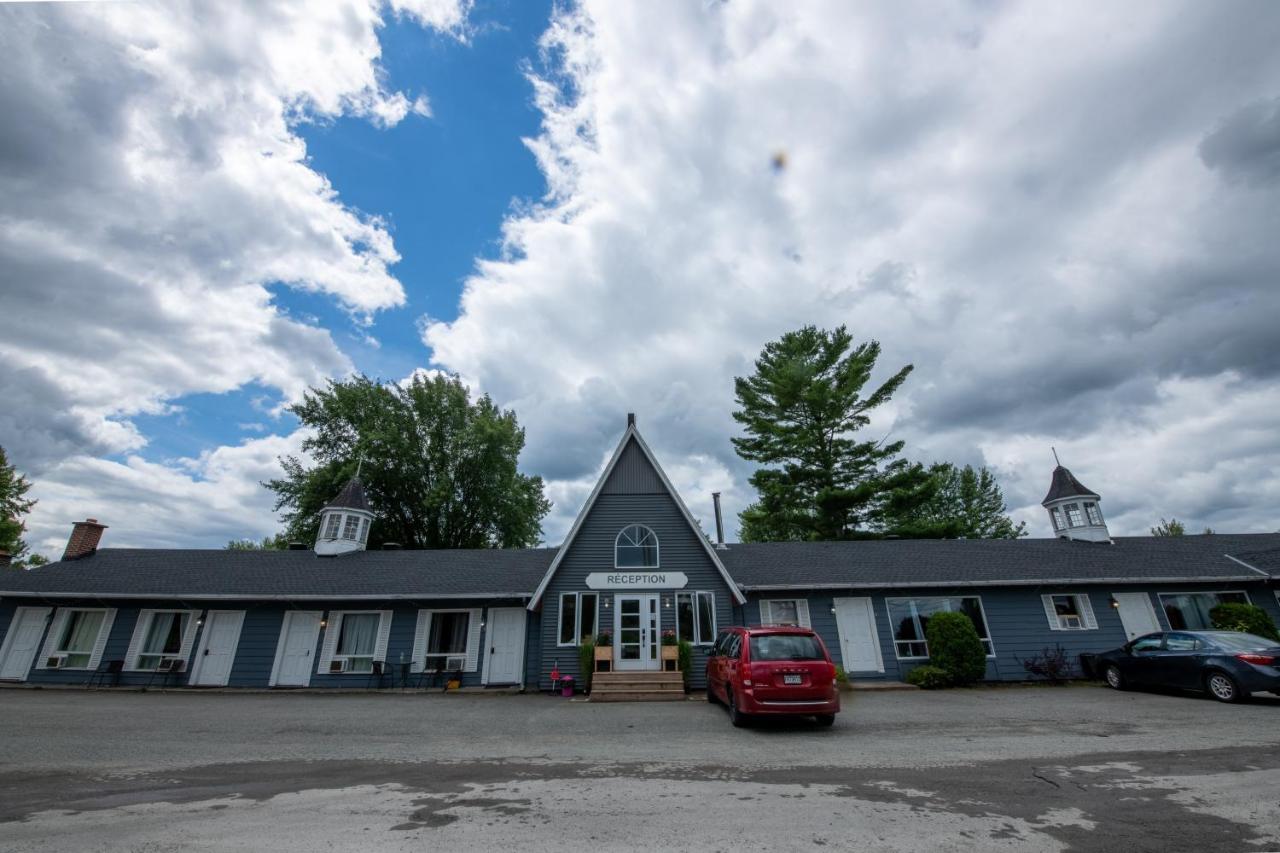 Motel Fleur De Lys Magog Buitenkant foto