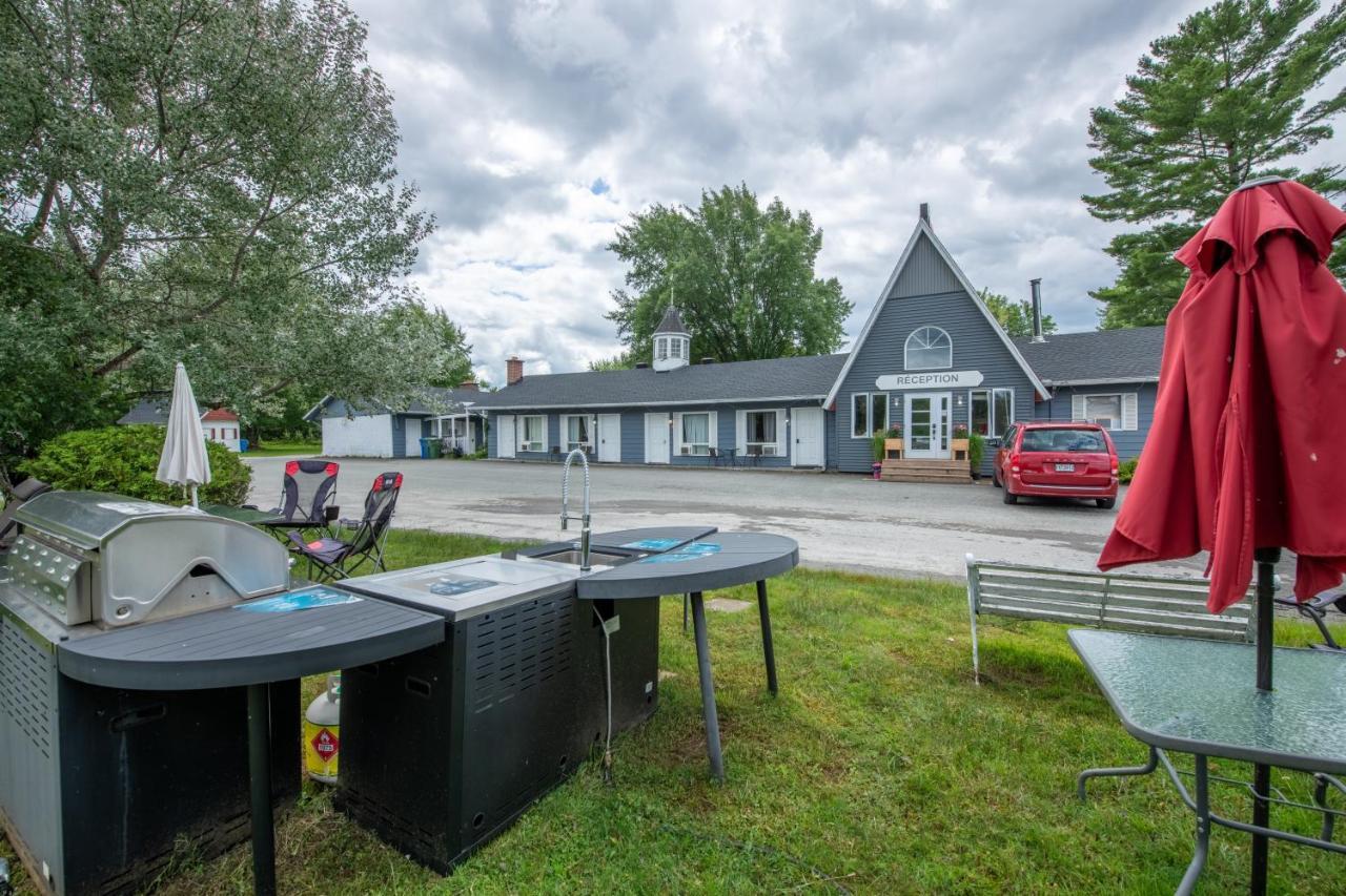 Motel Fleur De Lys Magog Buitenkant foto