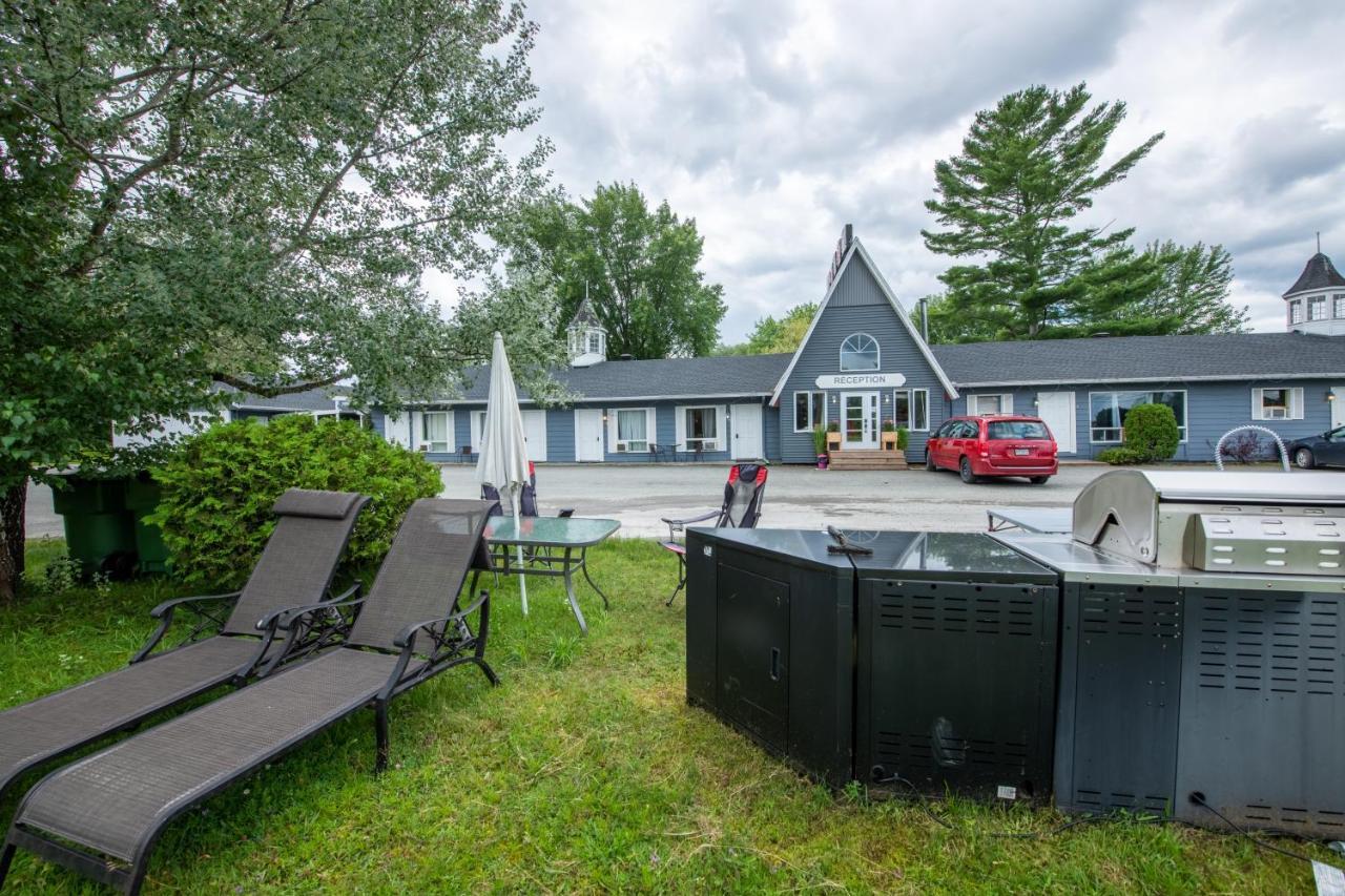 Motel Fleur De Lys Magog Buitenkant foto