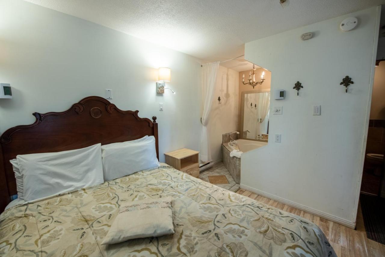 Motel Fleur De Lys Magog Buitenkant foto