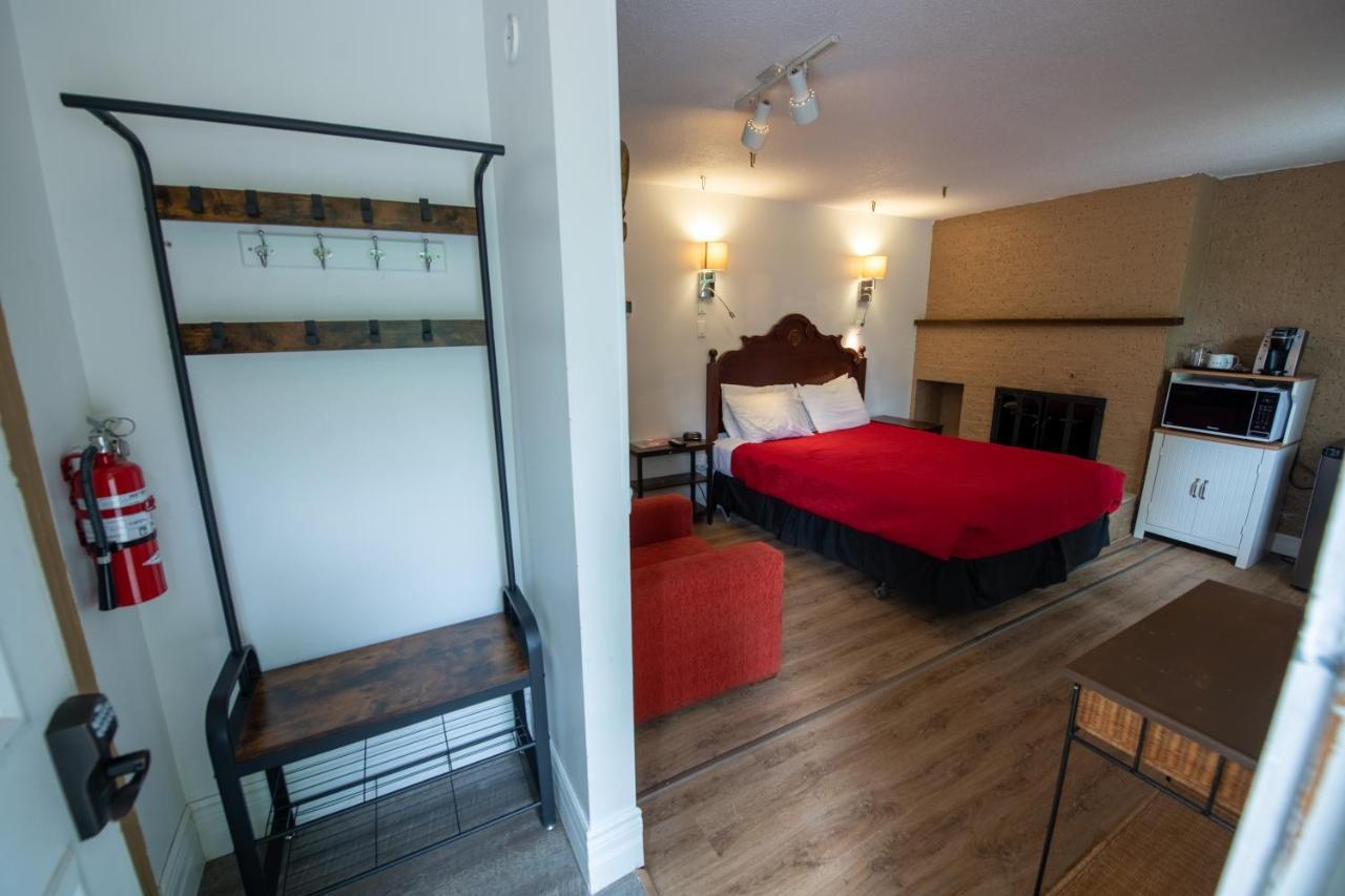 Motel Fleur De Lys Magog Buitenkant foto