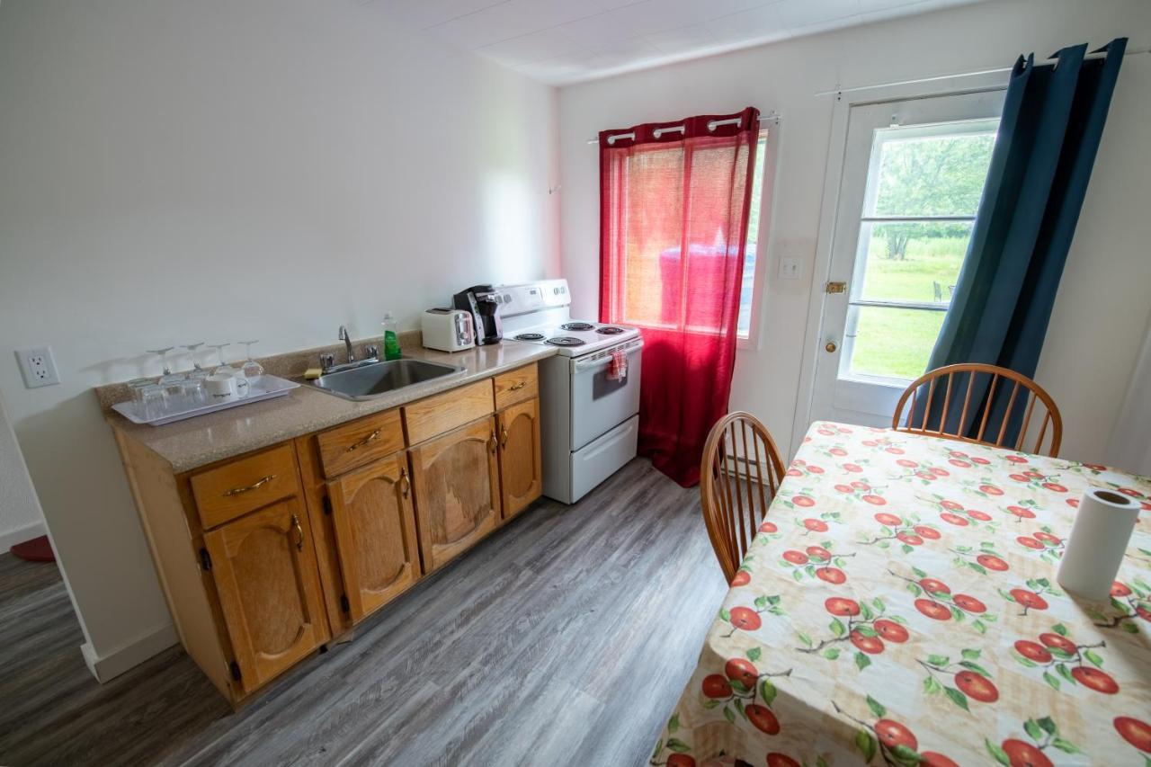 Motel Fleur De Lys Magog Buitenkant foto