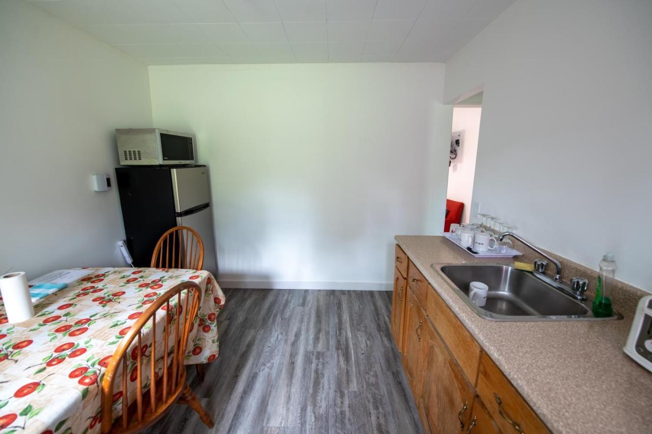 Motel Fleur De Lys Magog Buitenkant foto