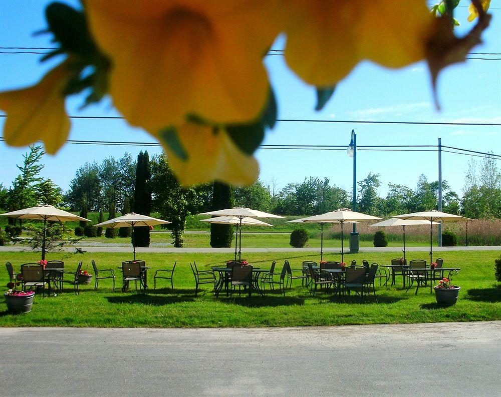 Motel Fleur De Lys Magog Buitenkant foto