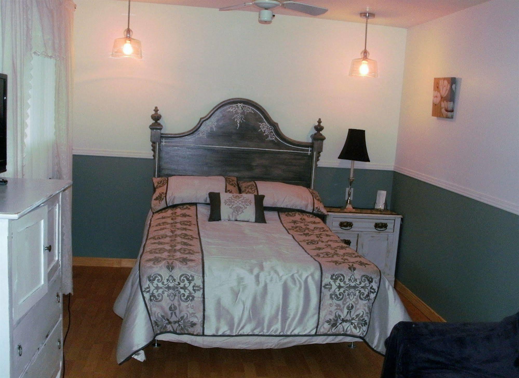 Motel Fleur De Lys Magog Buitenkant foto