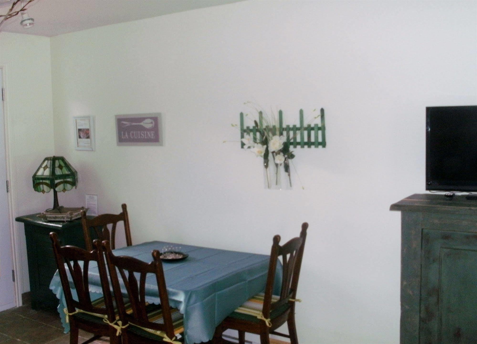 Motel Fleur De Lys Magog Buitenkant foto